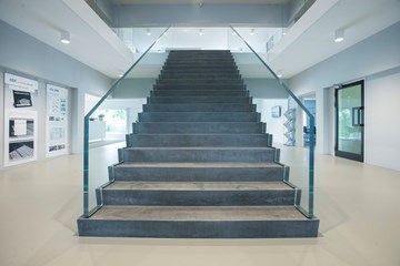 Ultra-thin hybrid staircase